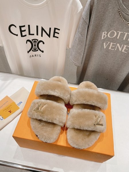 Louis Vuitton Fur integrated flat slippers