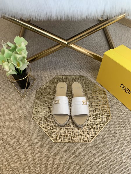 Fendi Wide strap romenade slippers Espadrilles