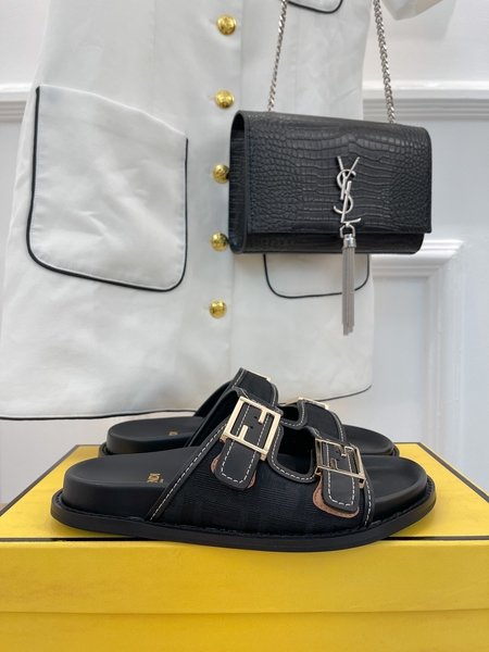 Fendi Baguette slippers