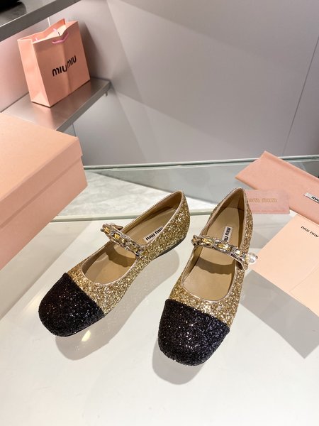 Miu Miu Rhinestone flower-decorated high-heeled shoes, two-tone stitching