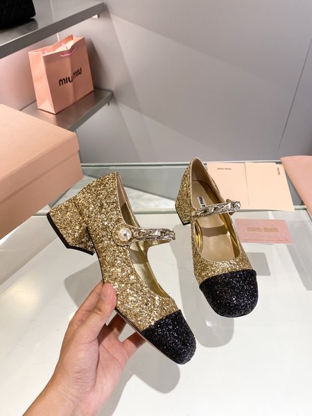 Miu Miu Rhinestone flower-decorated high-heeled shoes, two-tone stitching