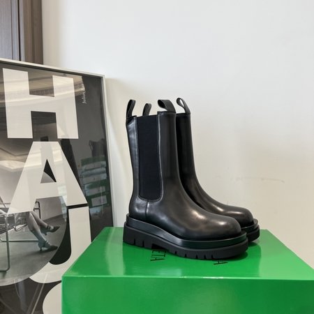 Bottega Veneta British style knight chimney boots