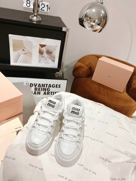 Miu Miu retro fashion white shoes