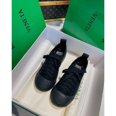 Bottega Veneta couple canvas shoes