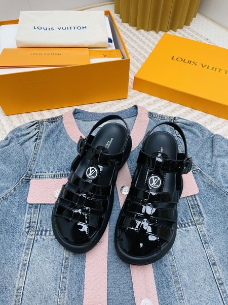 Louis Vuitton Customized first-layer cow patent leather sandals