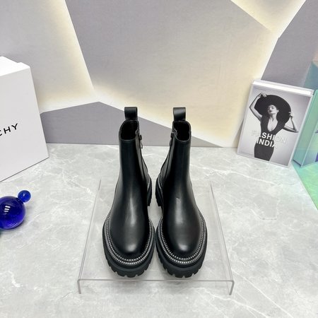 Givenchy Round toe letter socks and boots