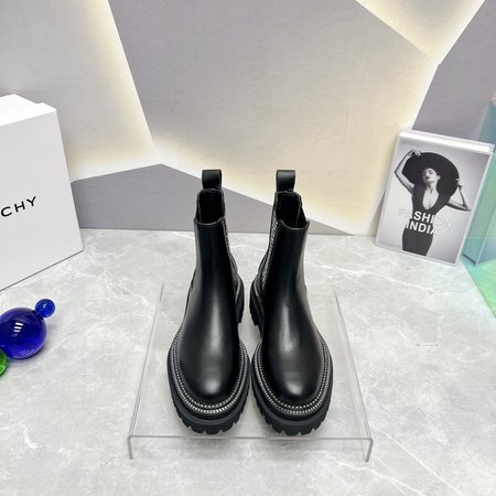 Givenchy Round toe letter socks and boots