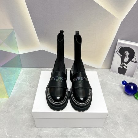 Givenchy Round toe letter socks and boots