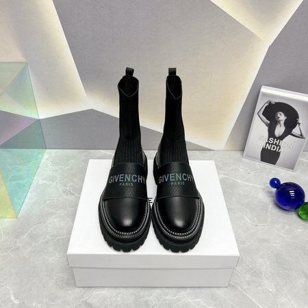 Givenchy Round toe letter socks and boots