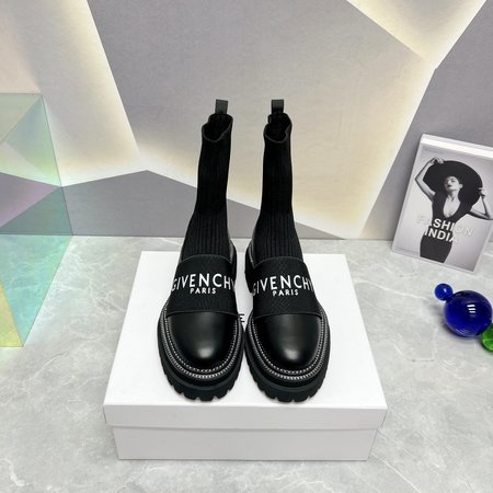 Givenchy Round toe letter socks and boots