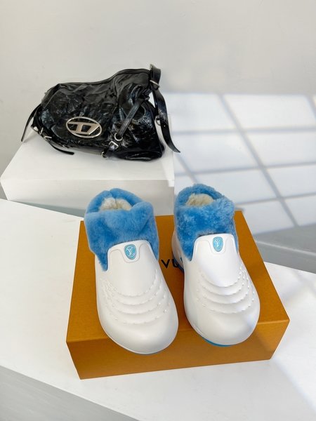 Louis Vuitton New thick-soled shark shoes