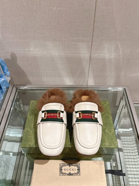 Gucci Square toe furry half slippers