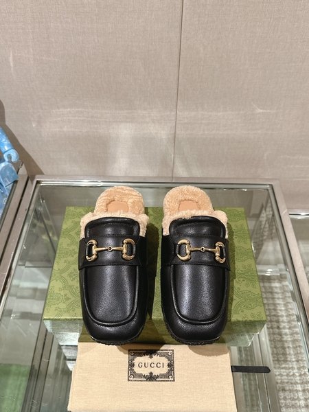 Gucci Square toe lambswool half slippers