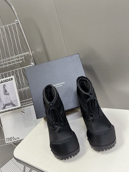 Balenciaga Ski series skiwear latest couple Alaska snow boots