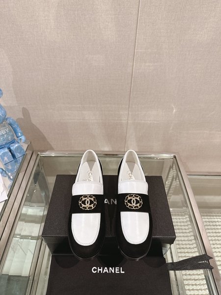 Chanel New round buckle rhinestone loafers