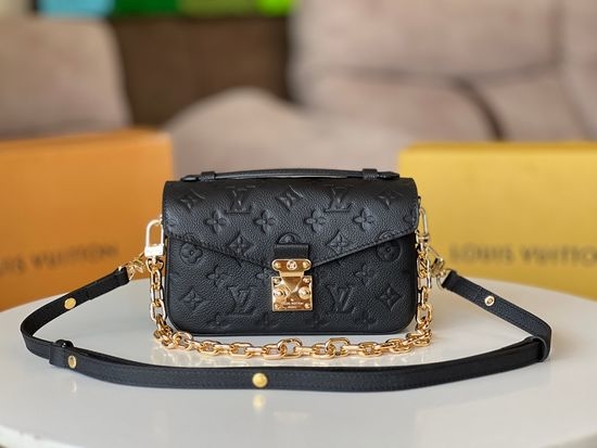 Louis Vuitton LV Pochette Metis Leather Handbag M46595