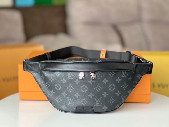 Louis Vuitton LV Discovery Waist Bag M46035