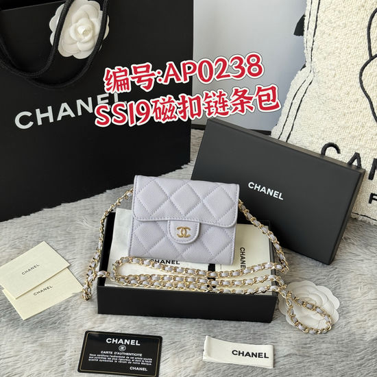 Chanel Caviar Leather Magnetic Buckle Chain Wallet 0238