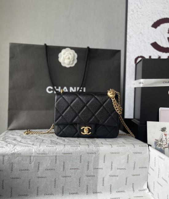 Chanel Heart Chain Shoulder Bag AS3829