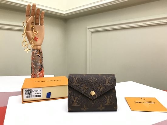 Louis Vuitton LV Victorine Compact Wallet Monogram M62472