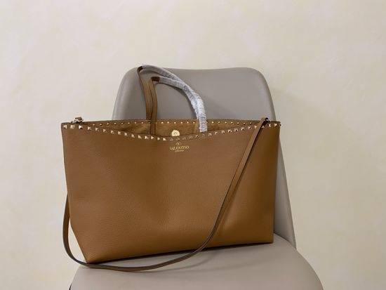 Valentino Garavani Rockstud Leather Shopping Bag 0071