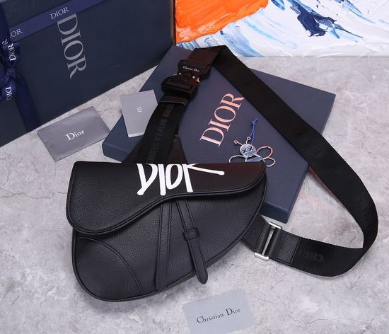 Christian Dior CD Saddle Leather Shoulder Bag 7312