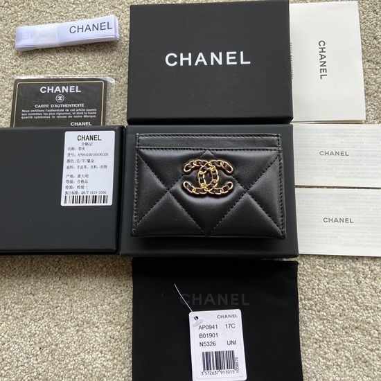 Chanel Leather Short Wallet AP0941