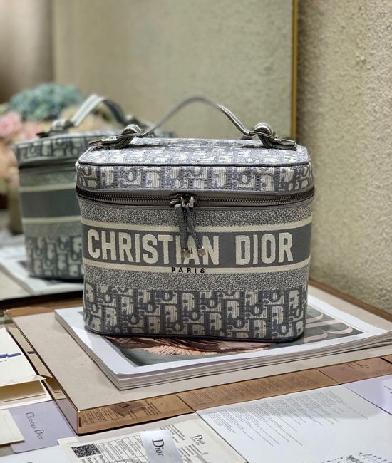 Christian Dior CD Embroidered Cosmetic Pouch 90211298