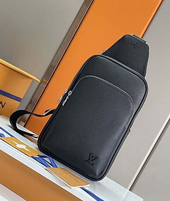 Louis Vuitton LV Avenue Shoulder Bag M30863