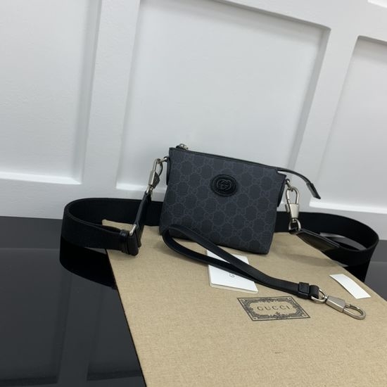 Gucci Interlocking GG Supreme Canvas Messenger Pouch 723306