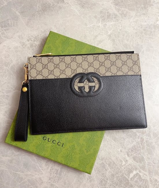 Gucci GG Supreme Canvas Clutch Bag 723320