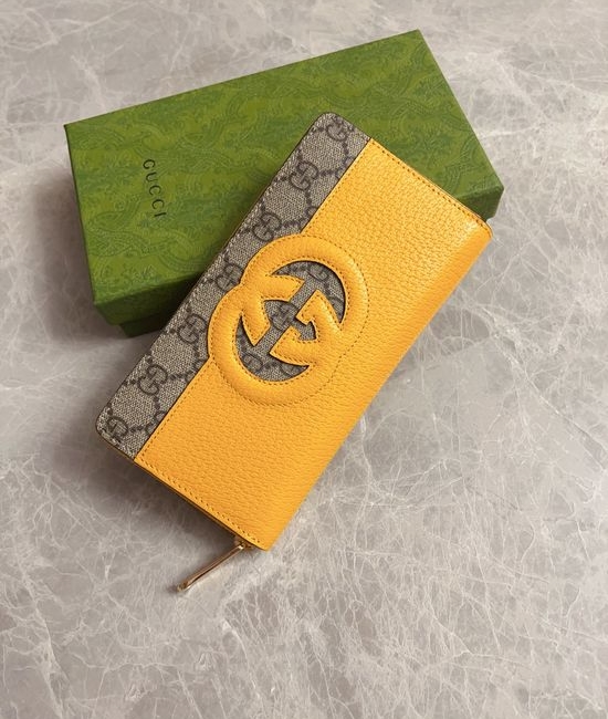 Gucci GG Supreme Canvas Zip Wallet with Interlocking G 701423