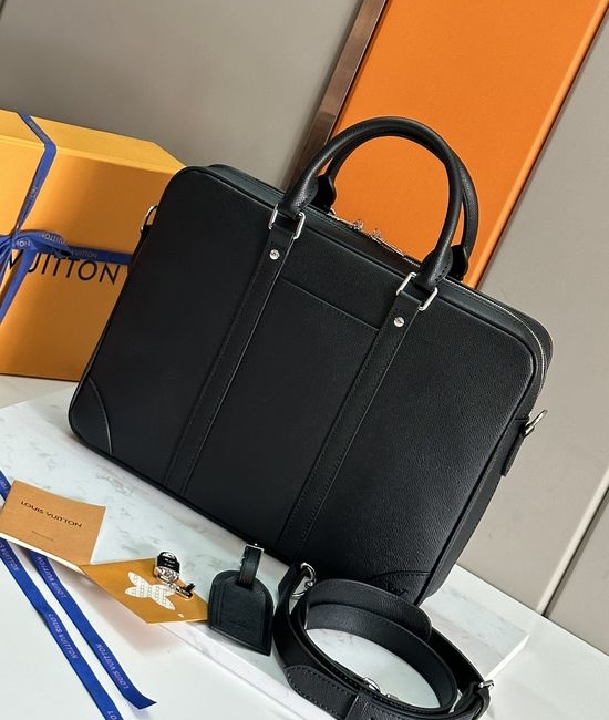 Louis Vuitton LV Voyage Small Briefcase M30925