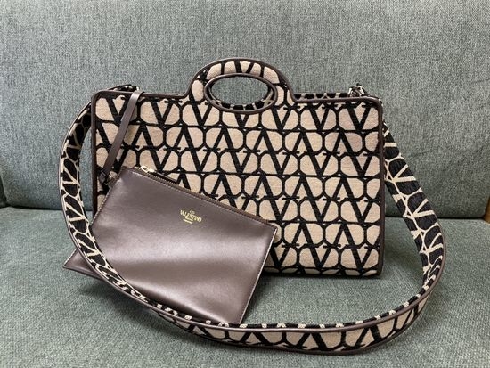 Valentino V Logo Tote Bag with Removable Pouch 16798
