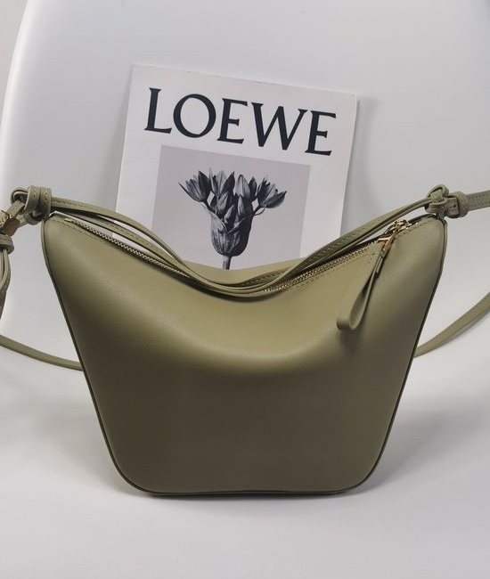 Loewe Hammock Hobo Classic Leather Bag C923