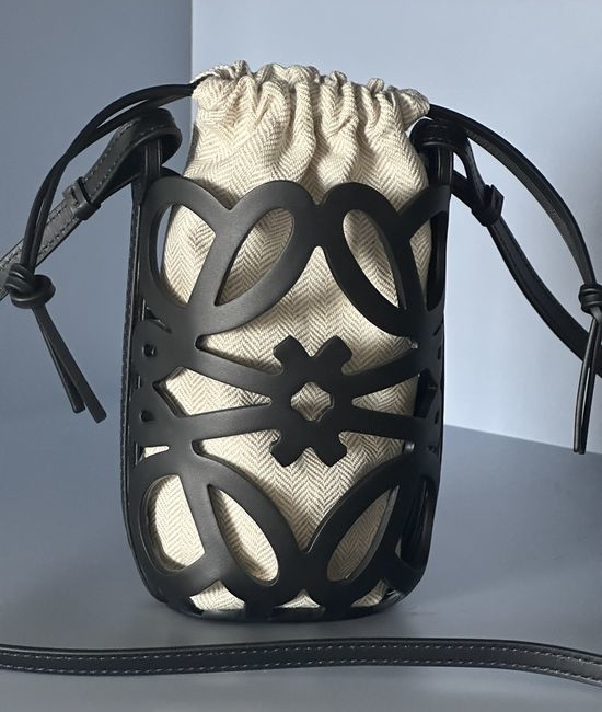 Loewe Hollow Out Crossbody Phone Bag 922