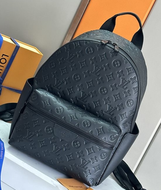 Louis Vuitton LV Discovery Backpack Classic M46553