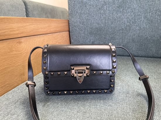 Valentino Garavani Rockstud23 Calfskin Handbag 0625