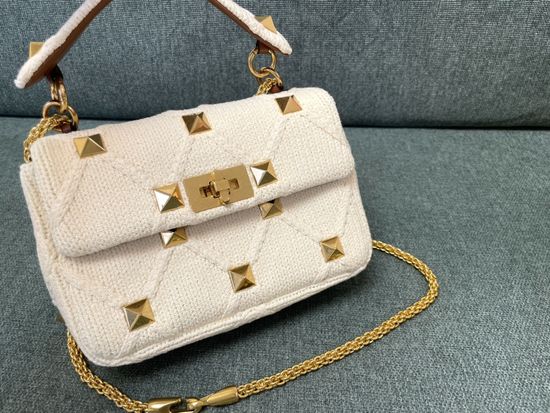 Valentino Roman Stud Medium Quilted Shoulder Bag 0188