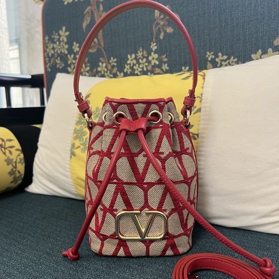 Valentino GARAVANI VLOGO Signature Mini Bucket Bag 2044