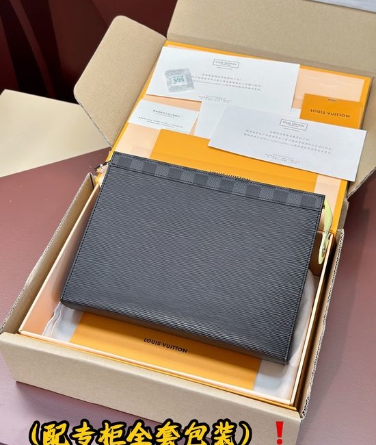 Louis Vuitton LV Pochette Voyage Medium Clutch M67899