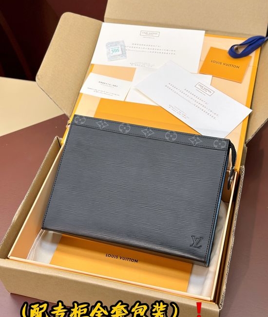 Louis Vuitton LV Pochette Voyage Clutch M67736