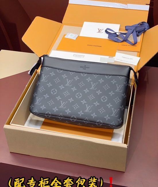 Louis Vuitton LV Pochette Voyage Souple Clutch M82545