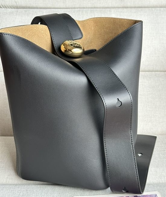 Loewe Pebble Bucket Soft Cowhide Handbag 332