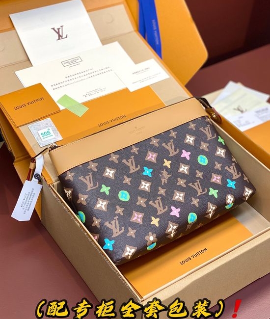 Louis Vuitton LV Pochette Voyage Souple Clutch M83568