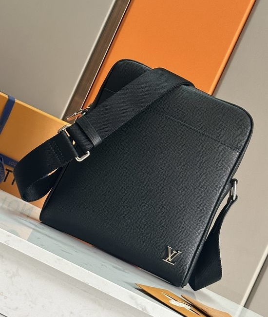 Louis Vuitton LV Alex Small Messenger Bag M30265