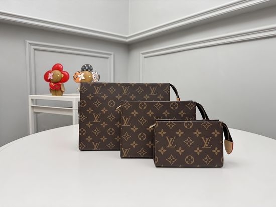 Louis Vuitton LV Trio Toiletry Pouch M47195