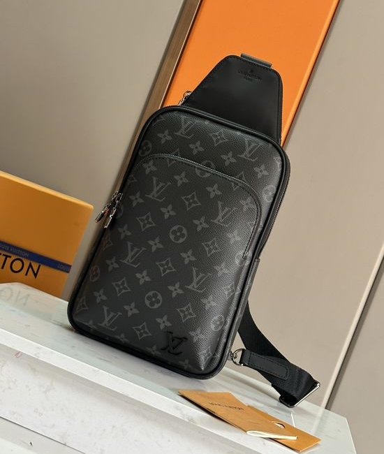 Louis Vuitton LV Avenue Shoulder Bag M47137