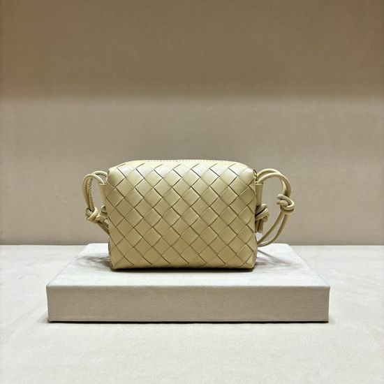 Bottega Veneta BV Woven Small Square Bag Lightweight Large Capacity 9350