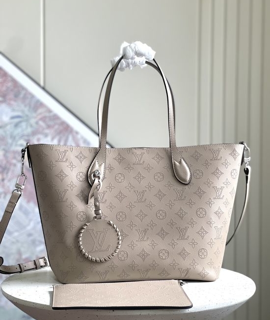 Louis Vuitton LV Blossom MM Mahina Leather Tote in Black 11169